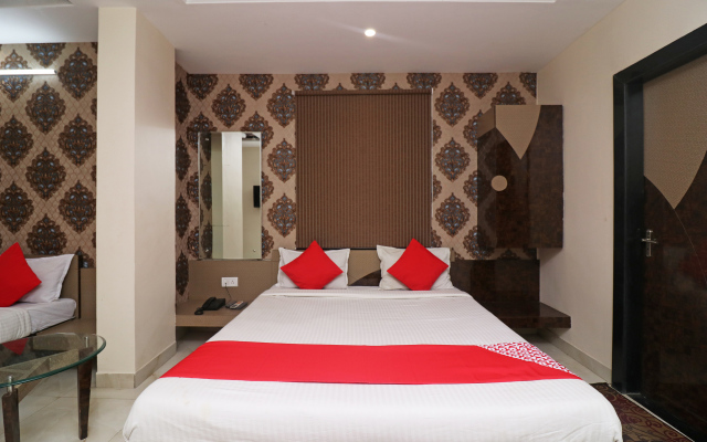 OYO 27611 Hotel Shree Regency
