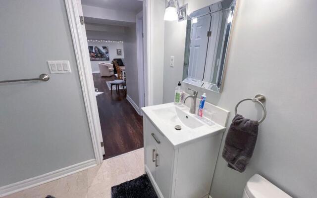 Spacious & Renovated 1BD Suite w/parking