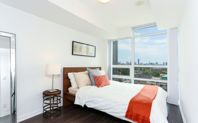 Platinum Suites - Fabulous CN Tower View. 2Bed 2Bath + Free Parking