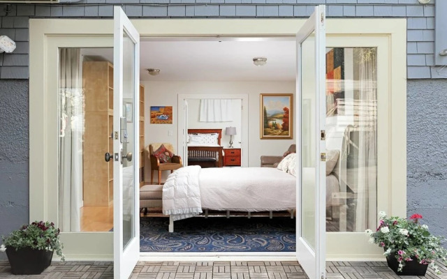 Private and Cozy Home in Kerrisdale