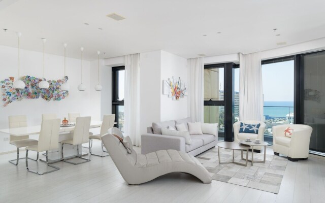 Bat Yam Luxury with Terrace & Sea View