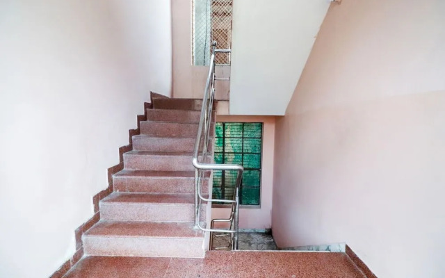 Shri Giriraj Dham by OYO Rooms