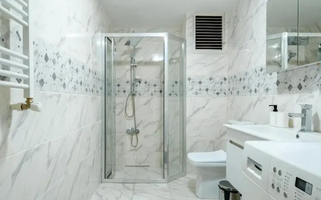 Vibrant Duplex With Terrace 2 min to Cevahir Mall