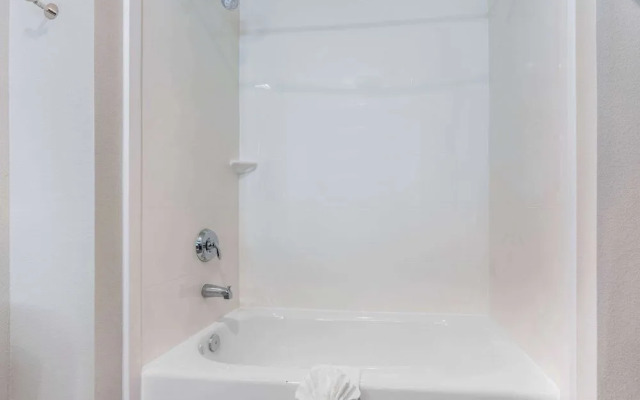 La Quinta Inn and Suites by Wyndham Houston Spring South