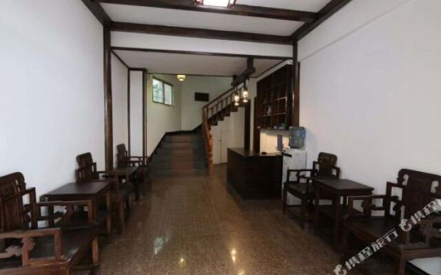 Phoenix Qingshi Bieyuan Hostel