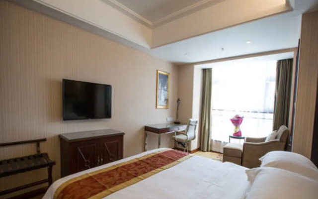 Vienna International Hotel (Zhumadian Huayuan Xuefu)