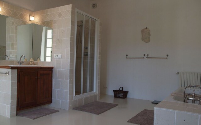 Enticing Villa With Private Swimming Pool in Oppede