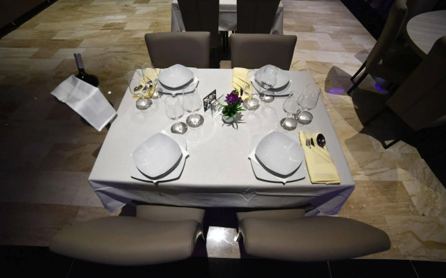 Royal Airport Hotel