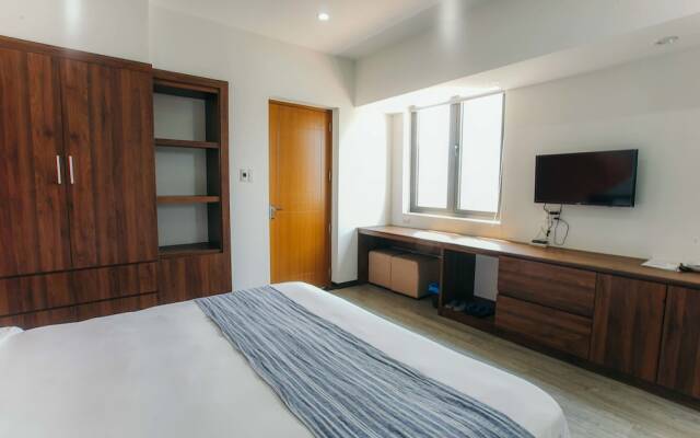 Royal Lion Hotel and Apartment