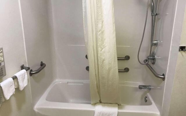 SureStay Plus Hotel by Best Western Bettendorf