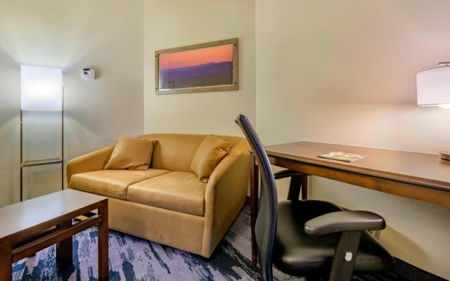 Fairfield Inn & Suites Slippery Rock