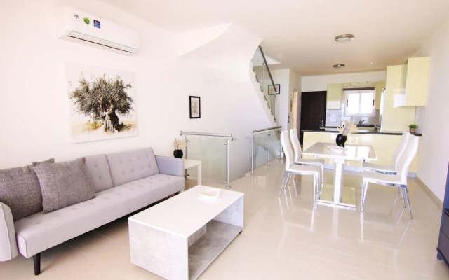 Phaedrus Living Beachfront Villa Morona