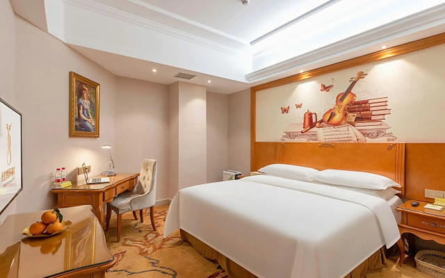Vienna International Hotel (Guangzhou Xintang High Speed Railway Station Cowboy City Branch) – Guest Rooms – Guangzhou