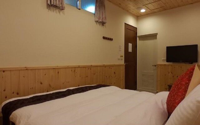 Sun Moon Lake Crystal B & B