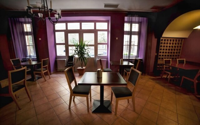 Hotel Abri