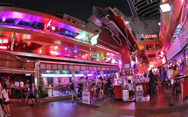 Omni Towers - Large 1 Bedroom Condo Soi Nana