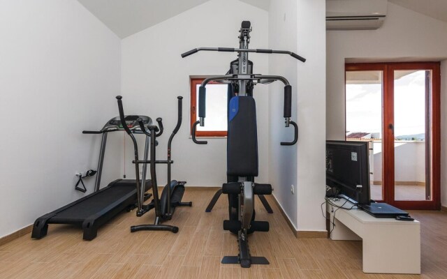 Awesome Home in Sv Filip i Jakov With Sauna, Wifi and 5 Bedrooms