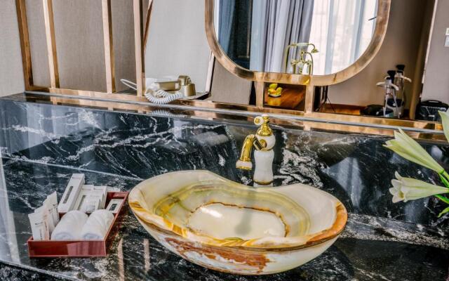 Winsuites Sai Gon Hotel
