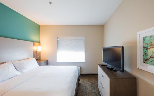 Holiday Inn & Suites Lake City by IHG