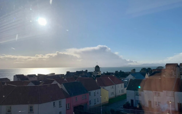 NEW Superb One Bedroom Getaway in Dysart Kirkcaldy
