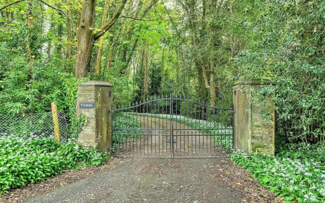 Snowdonia Manor