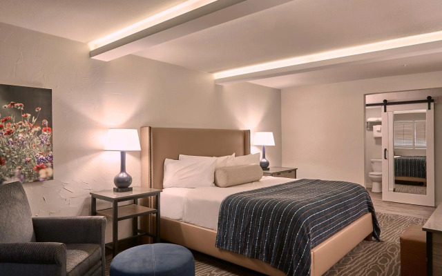 Fredericksburg Inn & Suites
