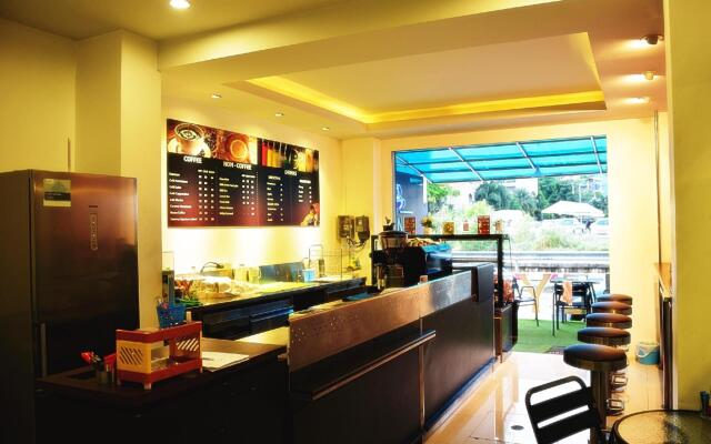 Hotel The Journey Patong New