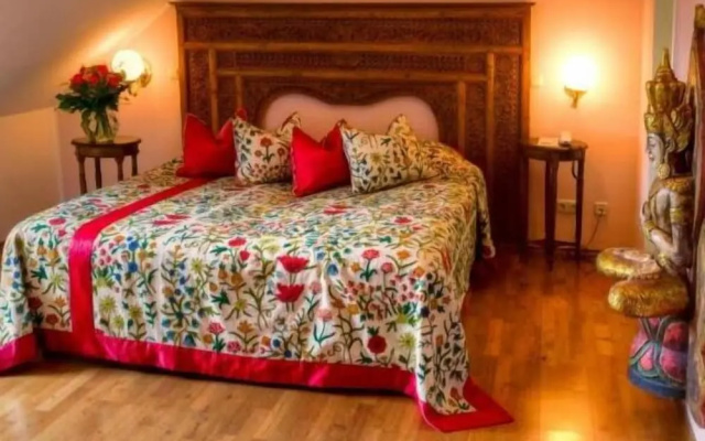 Hotel Henry