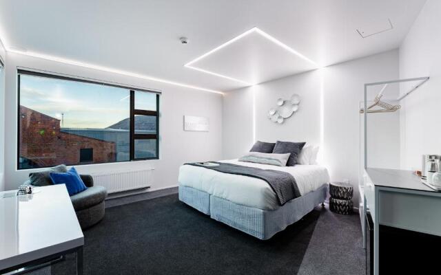 Quarters B2- Luxurious Studio