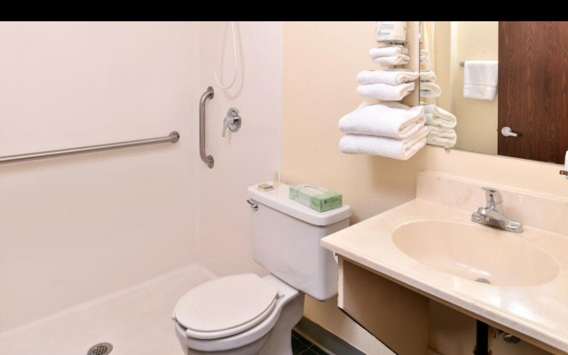 Love Hotels Staples by OYO at HWY 10 MN