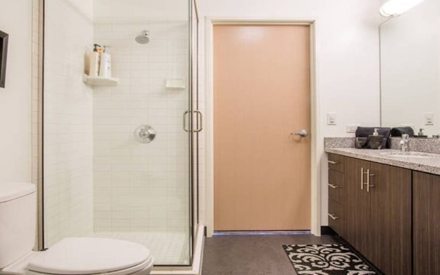 Modern La 2 Bedroom Luxury Suites