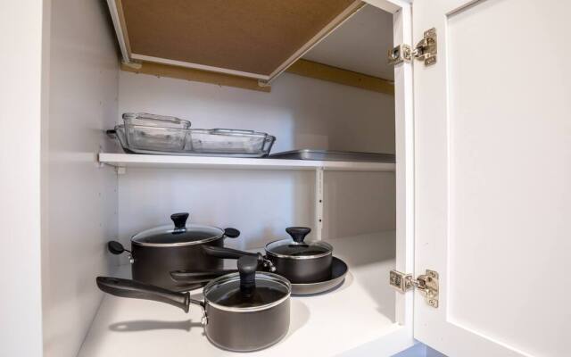 King Bed Free Parking Gym Views