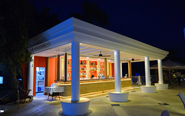 The Golden Coast Beach Hotel