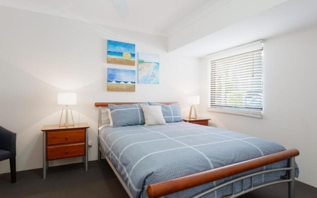 13 'Carindale', 19 Dowling Street - large ground floor unit with pool & tennis court – Guest Rooms – Nelson Bay
