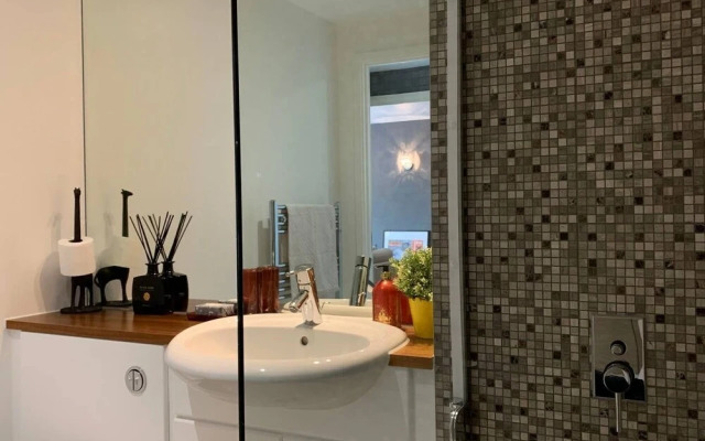 Captivating North Greenwich Getaway - Close to o2!