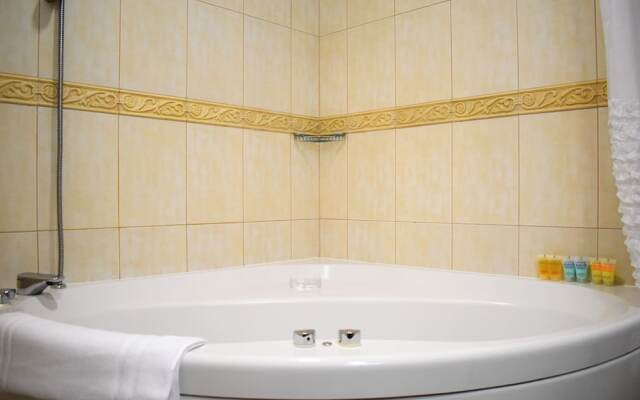 Spacious 2 BR Apartment Princess Tower