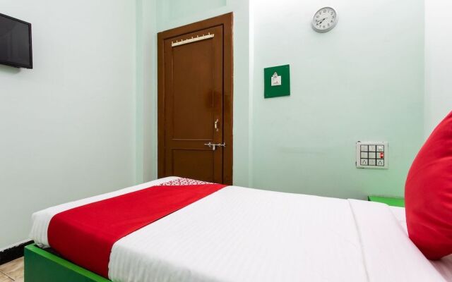 OYO 24109 Hotel Santushti