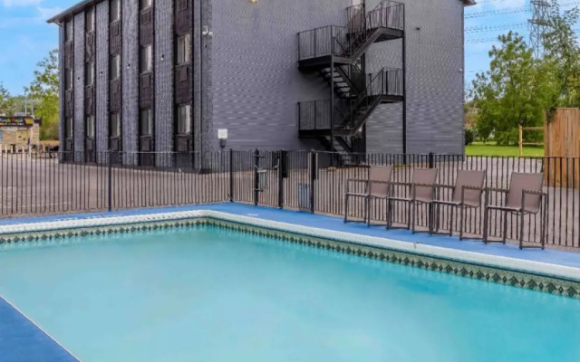 Motel 6 Niagara Falls, ON – Near the Falls