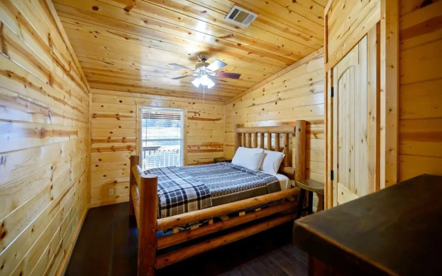Outlaw Rose Cabin for 8!