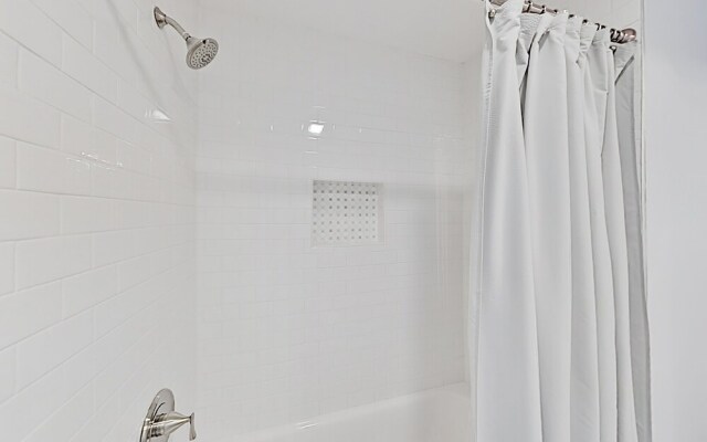 627pined 4 Bedroom Home