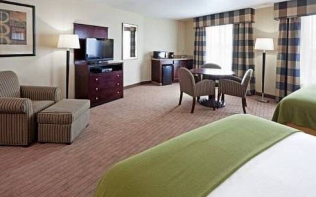 Holiday Inn Exp Syracuse N Airport Area