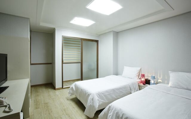 Yeongdeungpo VIP Hotel