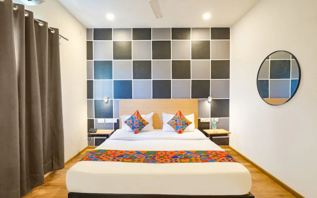 Fabhotel Moonlight Inn