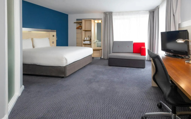 Holiday Inn Express Swindon City Centre by IHG
