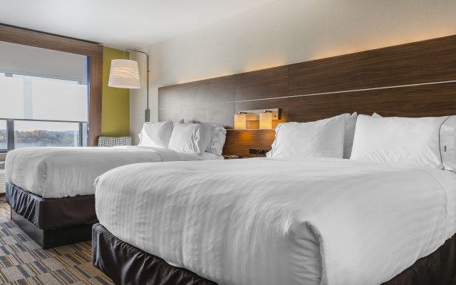Holiday Inn Express & Suites Clarion by IHG