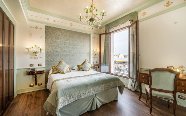 Monaco & Grand Canal Hotel