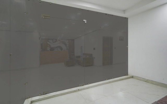 Hotel O Sector 18 Metro station