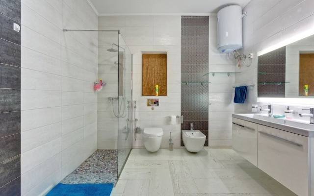 Seafront Apartment in Sliema With Pool, Upmarket Complex