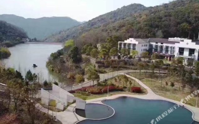 Ningbo Mirror Lake Resort