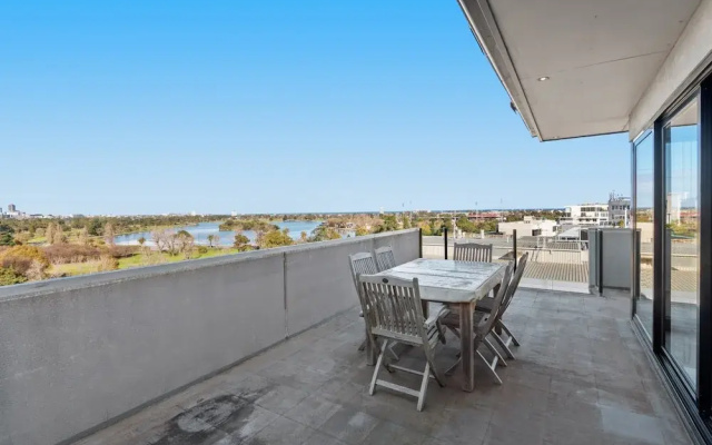 Split-level 2BR With City-view and Separate Study